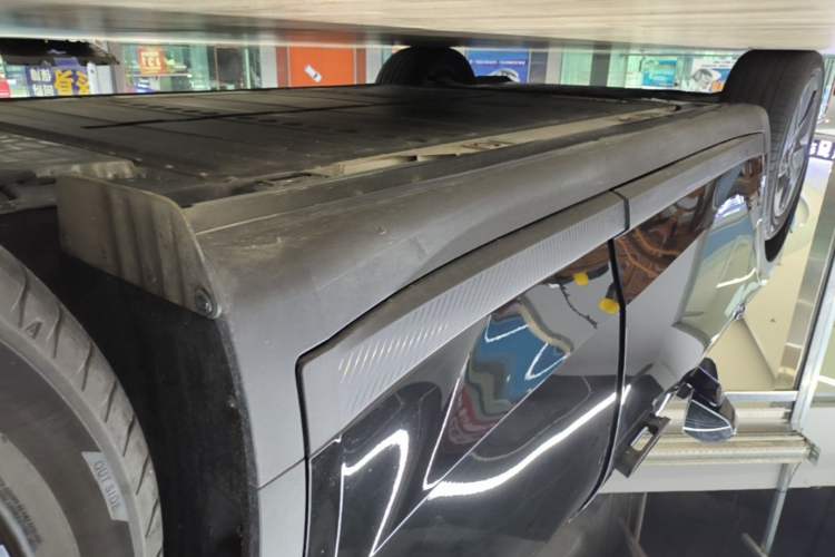 Used ONVO L60 2025 Model—60 kWh All-Wheel-Drive Version Left Side Sill