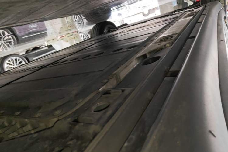 Used ONVO L60 2025 Model—60 kWh Rear-Wheel-Drive Version Left Side Sill