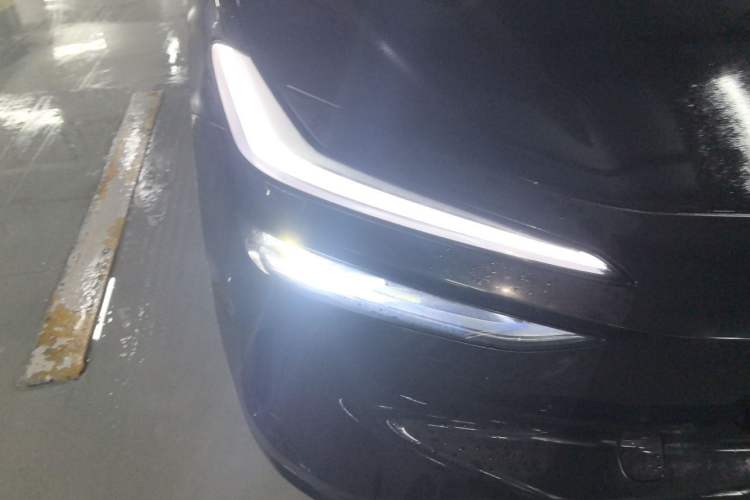 Used ONVO L60 2025 Model—60 kWh Rear-Wheel-Drive Version Right Front Headlight
