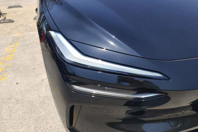 Used ONVO L60 2025 Model—60 kWh Rear-Wheel-Drive Version Right Front Headlight