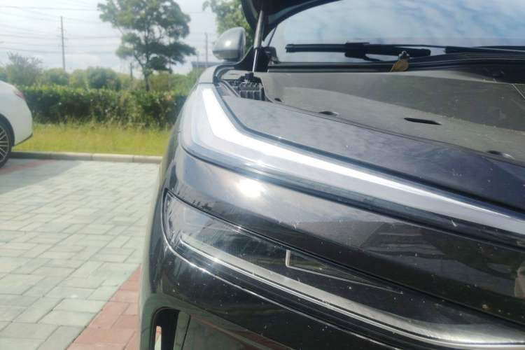 Used ONVO L60 2025 Model—85 kWh Rear-Wheel-Drive Version Right Front Headlight