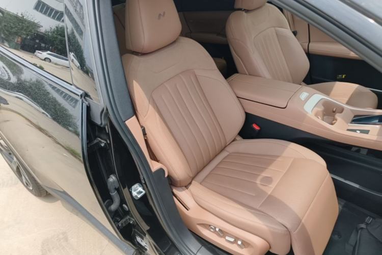 Used ONVO L60 2025 Model—60 kWh All-Wheel-Drive Version Right Front Seat