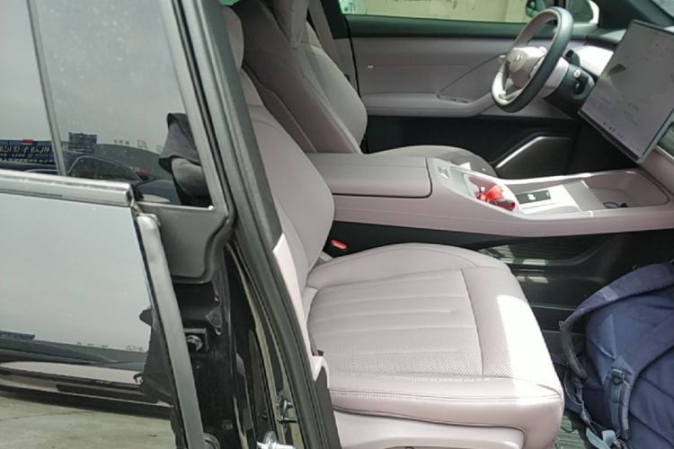 Used ONVO L60 2025 Model—60 kWh Rear-Wheel-Drive Version Right Front Seat