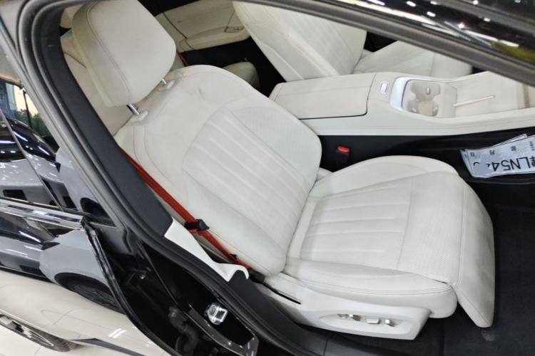 Used ONVO L60 2025 Model—60 kWh All-Wheel-Drive Version Right Front Seat
