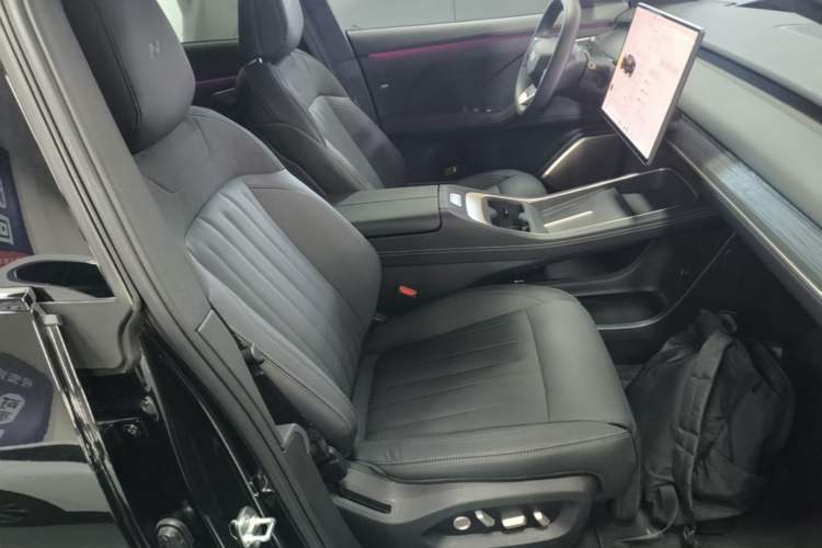 Used ONVO L60 2025 Model—60 kWh Rear-Wheel-Drive Version Right Front Seat