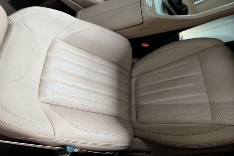 Used ONVO L60 2025 Model—60 kWh All-Wheel-Drive Version Right Front Seat