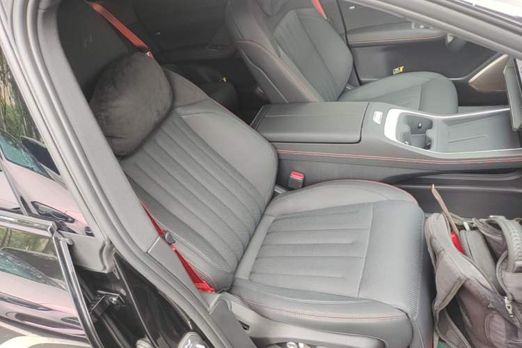Used ONVO L60 2025 Model—60 kWh Rear-Wheel-Drive Version Right Front Seat