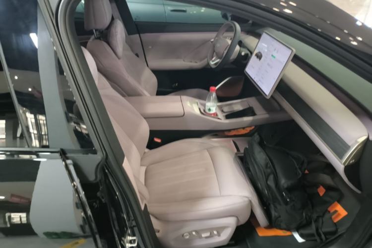 Used ONVO L60 2025 Model—85 kWh Rear-Wheel-Drive Version Right Front Seat