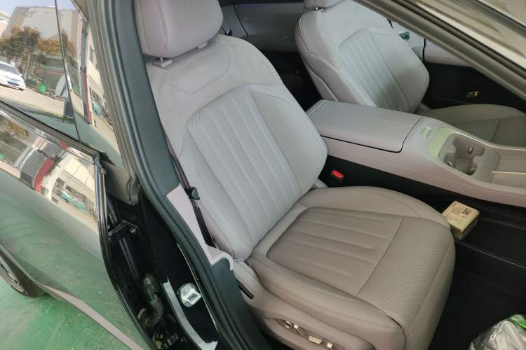 Used ONVO L60 2025 Model—60 kWh Rear-Wheel-Drive Version Right Front Seat