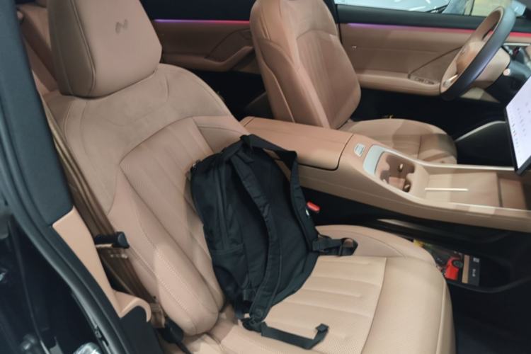 Used ONVO L60 2025 Model—60 kWh All-Wheel-Drive Version Right Front Seat