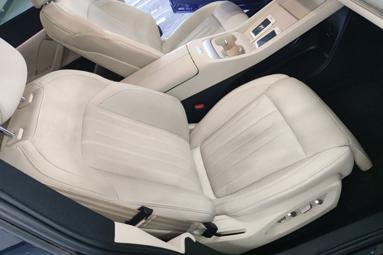 Used ONVO L60 2025 Model—60 kWh All-Wheel-Drive Version Right Front Seat