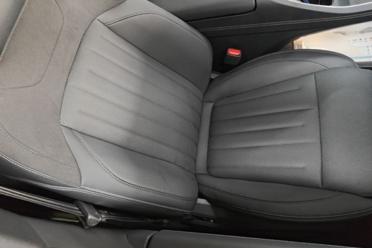 Used ONVO L60 2025 Model—60 kWh Rear-Wheel-Drive Version Right Front Seat