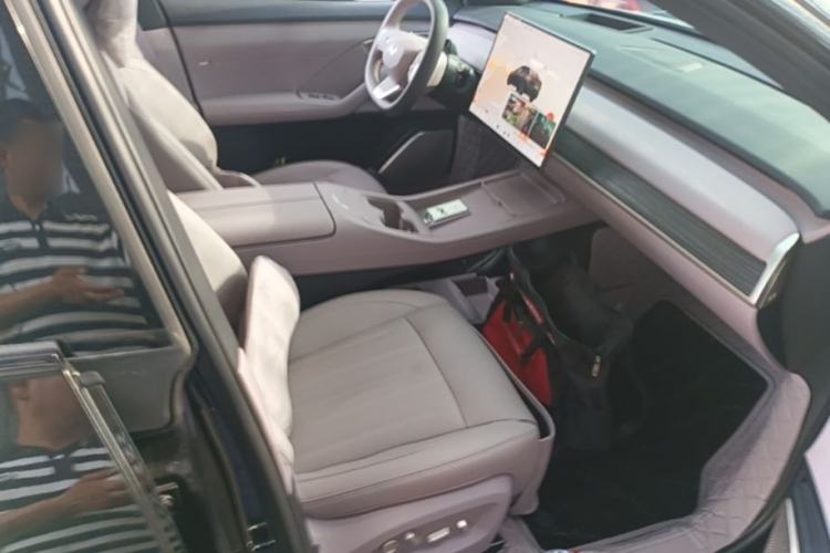 Used ONVO L60 2025 Model—60 kWh All-Wheel-Drive Version Right Front Seat