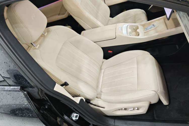 Used ONVO L60 2025 Model—60 kWh All-Wheel-Drive Version Right Front Seat