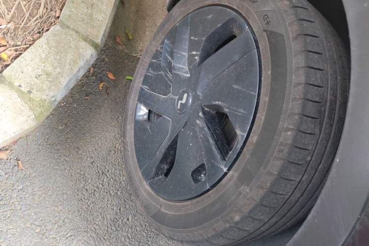 Used ONVO L60 2025 Model—60 kWh Rear-Wheel-Drive Version Right Front Wheel Hub