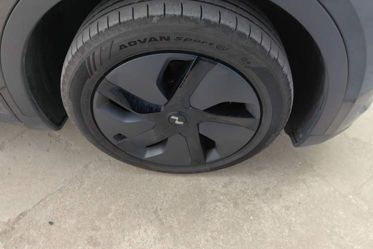 Used ONVO L60 2025 Model—60 kWh All-Wheel-Drive Version Right Front Wheel Hub