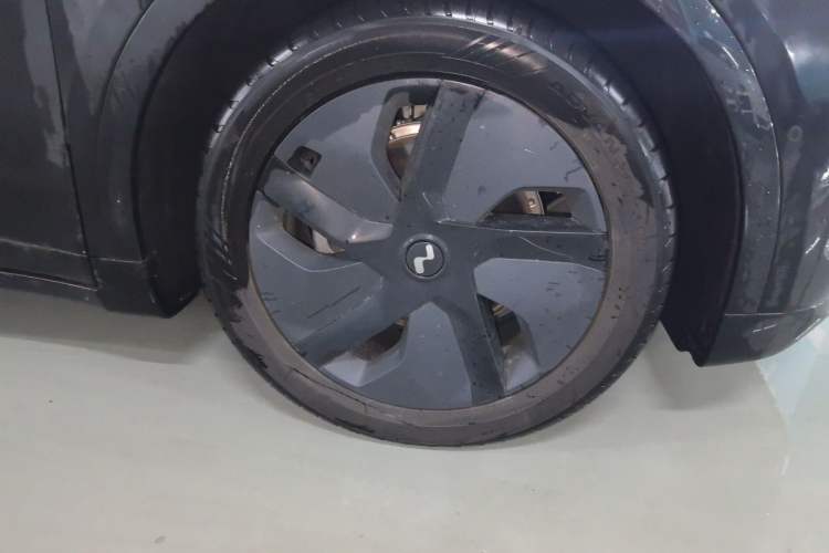 Used ONVO L60 2025 Model—60 kWh Rear-Wheel-Drive Version Right Front Wheel Hub