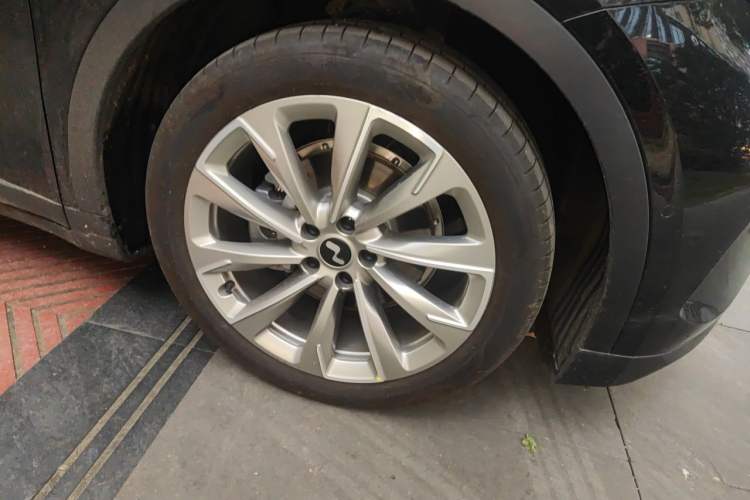 Used ONVO L60 2025 Model—60 kWh Rear-Wheel-Drive Version Right Front Wheel Hub