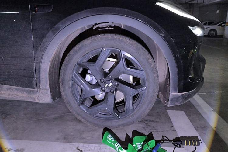 Used ONVO L60 2025 Model—60 kWh Rear-Wheel-Drive Version Right Front Wheel Hub