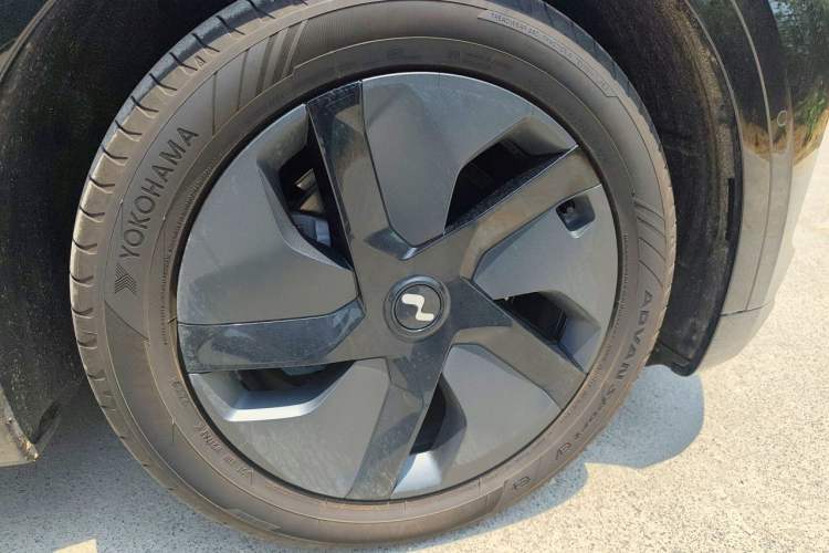 Used ONVO L60 2025 Model—60 kWh Rear-Wheel-Drive Version Right Front Wheel Hub