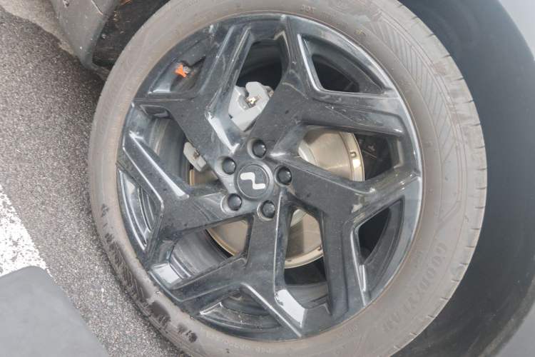 Used ONVO L60 2025 Model, 60kWh Black Knight Special Edition Right Front Wheel Hub