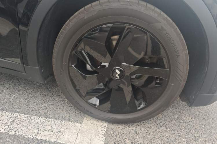 Used ONVO L60 2025 Model—60 kWh All-Wheel-Drive Version Right Front Wheel Hub