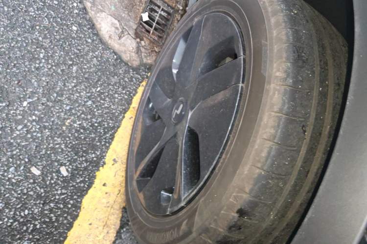 Used ONVO L60 2025 Model—60 kWh Rear-Wheel-Drive Version Right Front Wheel Hub