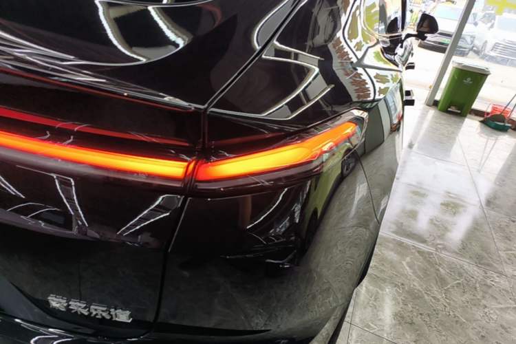 Used ONVO L60 2025 Model—60 kWh All-Wheel-Drive Version Right Rear Taillight
