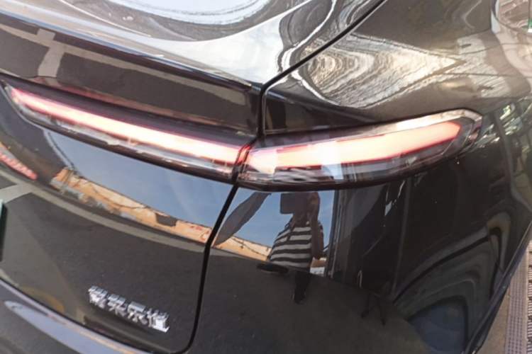 Used ONVO L60 2025 Model—60 kWh All-Wheel-Drive Version Right Rear Taillight