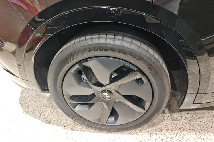 Used ONVO L60 2025 Model—60 kWh Rear-Wheel-Drive Version Right Rear Wheel Hub