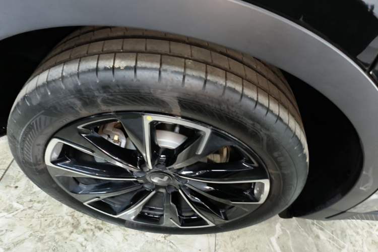 Used ONVO L60 2025 Model—60 kWh All-Wheel-Drive Version Right Rear Wheel Hub