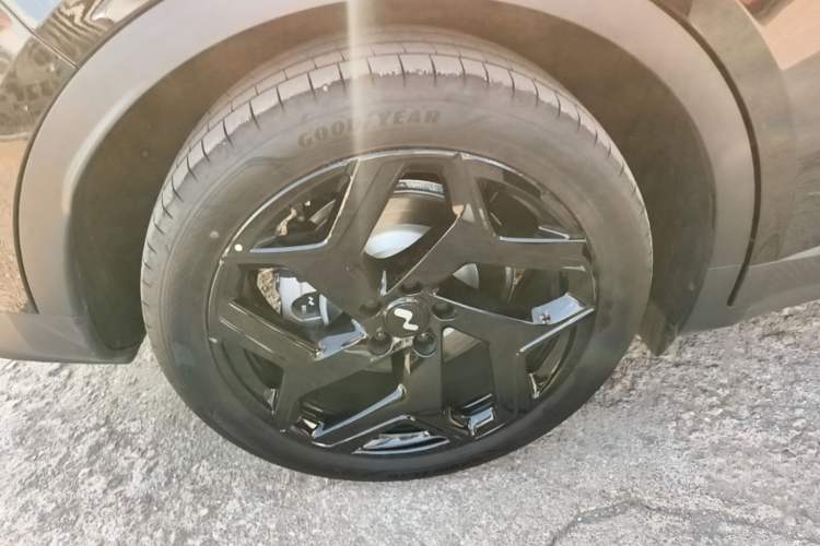 Used ONVO L60 2025 Model, 60kWh Black Knight Special Edition Right Rear Wheel Hub