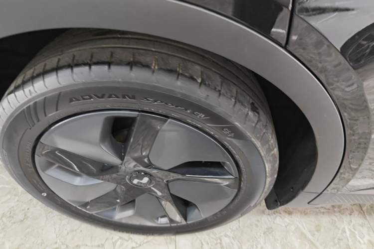Used ONVO L60 2025 Model—60 kWh Rear-Wheel-Drive Version Right Rear Wheel Hub