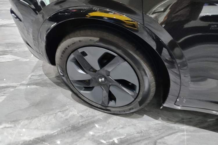 Used ONVO L60 2025 Model—60 kWh Rear-Wheel-Drive Version Right Rear Wheel Hub