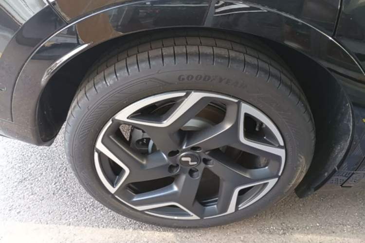 Used ONVO L60 2025 Model—60 kWh All-Wheel-Drive Version Right Rear Wheel Hub