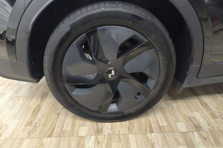 Used ONVO L60 2025 Model—60 kWh All-Wheel-Drive Version Right Rear Wheel Hub