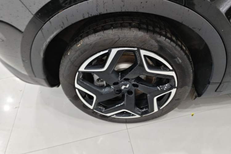 Used ONVO L60 2025 Model—60 kWh All-Wheel-Drive Version Right Rear Wheel Hub