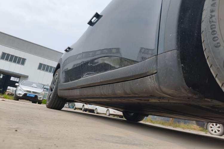 Used ONVO L60 2025 Model—60 kWh All-Wheel-Drive Version Right Side Sill
