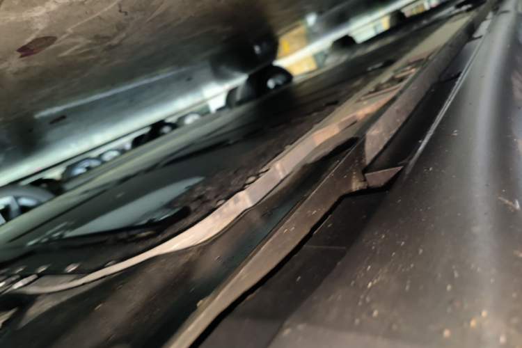 Used ONVO L60 2025 Model—60 kWh All-Wheel-Drive Version Right Side Sill