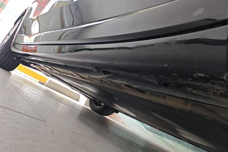 Used ONVO L60 2025 Model—60 kWh Rear-Wheel-Drive Version Right Side Sill