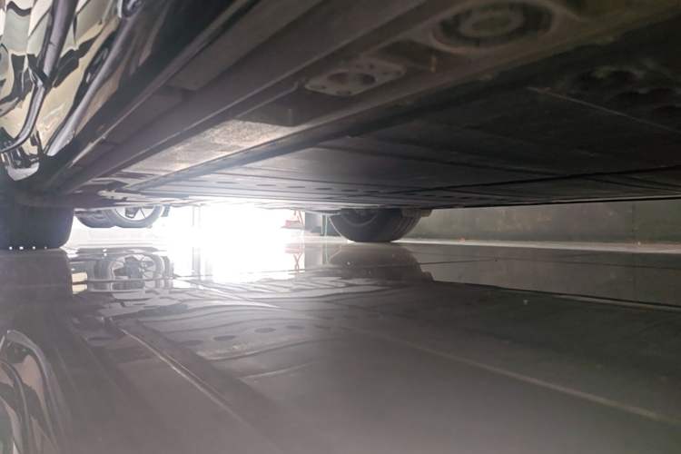 Used ONVO L60 2025 Model—60 kWh Rear-Wheel-Drive Version Right Side Sill