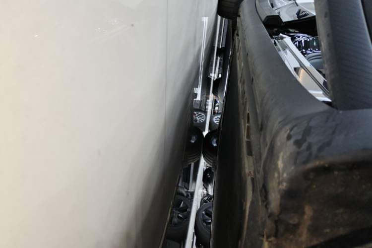 Used ONVO L60 2025 Model—60 kWh All-Wheel-Drive Version Right Side Sill