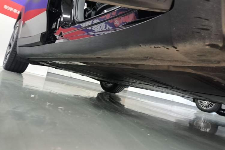 Used ONVO L60 2025 Model—60 kWh Rear-Wheel-Drive Version Right Side Sill