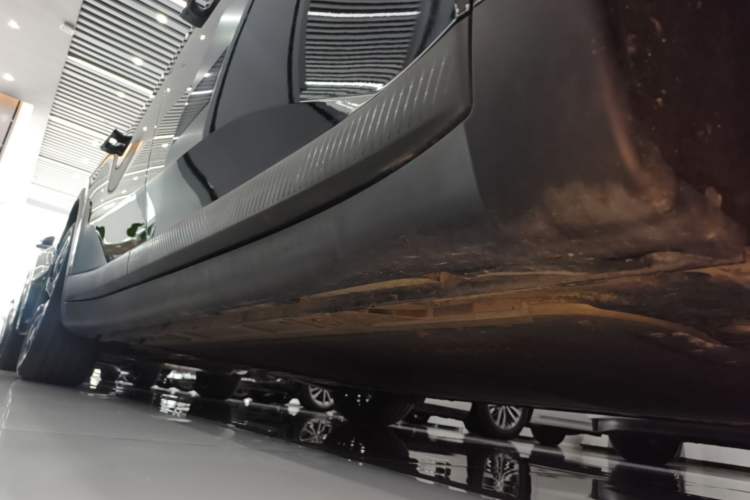 Used ONVO L60 2025 Model—60 kWh Rear-Wheel-Drive Version Right Side Sill