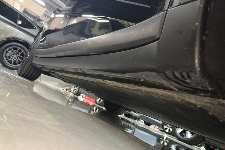 Used ONVO L60 2025 Model—85 kWh Rear-Wheel-Drive Version Right Side Sill