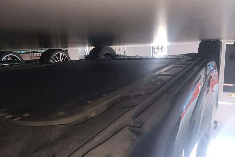 Used ONVO L60 2025 Model—60 kWh Rear-Wheel-Drive Version Right Side Sill