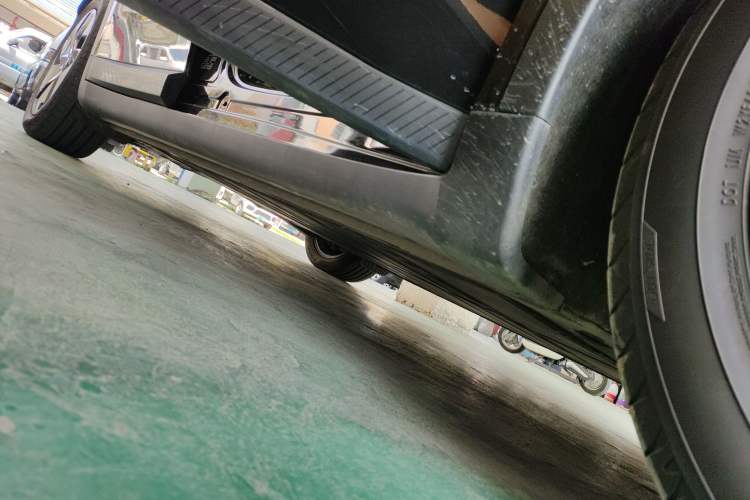 Used ONVO L60 2025 Model—60 kWh Rear-Wheel-Drive Version Right Side Sill