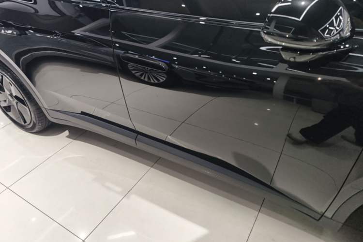 Used ONVO L60 2025 Model—60 kWh All-Wheel-Drive Version Right Side Sill