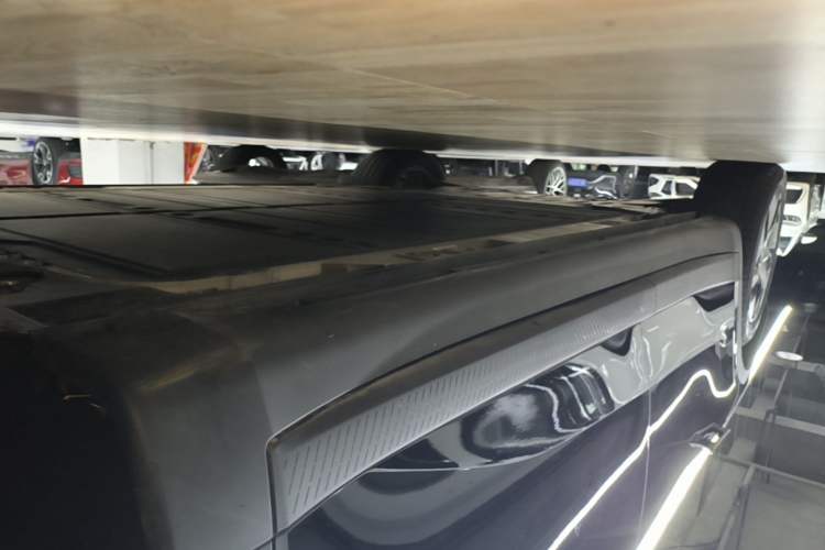 Used ONVO L60 2025 Model—60 kWh All-Wheel-Drive Version Right Side Sill