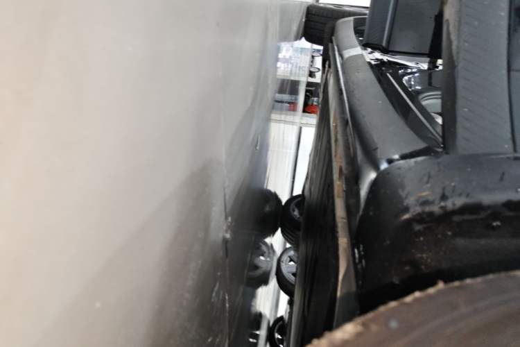 Used ONVO L60 2025 Model—60 kWh All-Wheel-Drive Version Right Side Sill